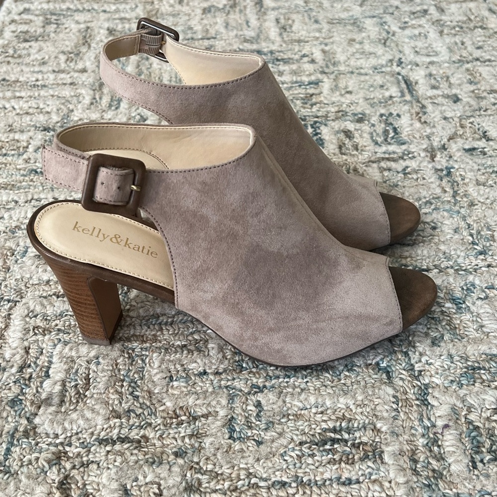 Kelly & Katie Women's Taupe Peep Toe Heels